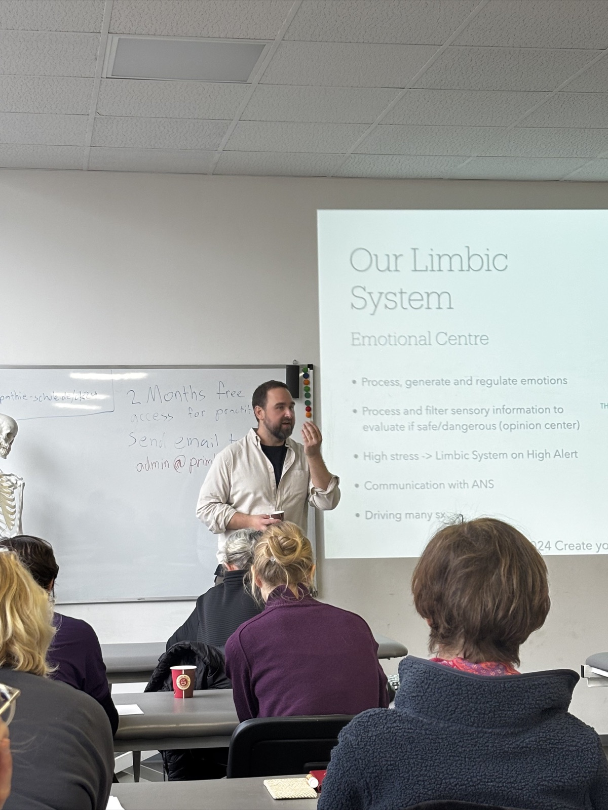 Jonatan teaching a live class on the nervous system to a seated group